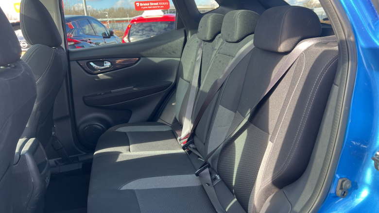 Nissan Qashqai 1.3 DiG-T N-Connecta 5dr [Glass Roof Pack] Petrol Hatchback